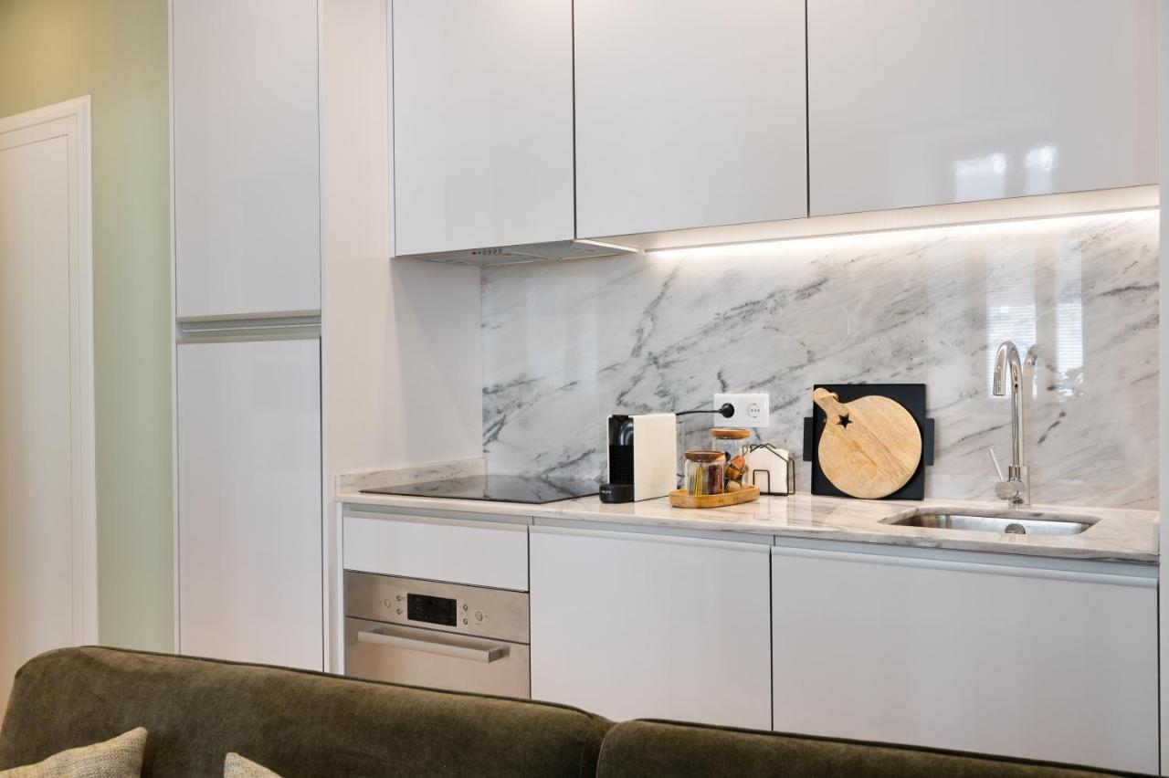 Away To Enjoy Apartment - Hapiness Has A Place Porto Luaran gambar